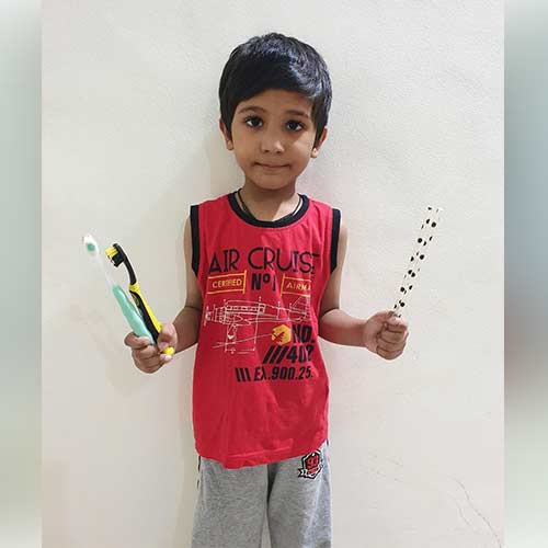 LKG A photos for concept learning same and different.